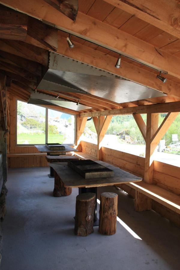 Melkevoll Bretun Camping Briksdalsbre Экстерьер фото