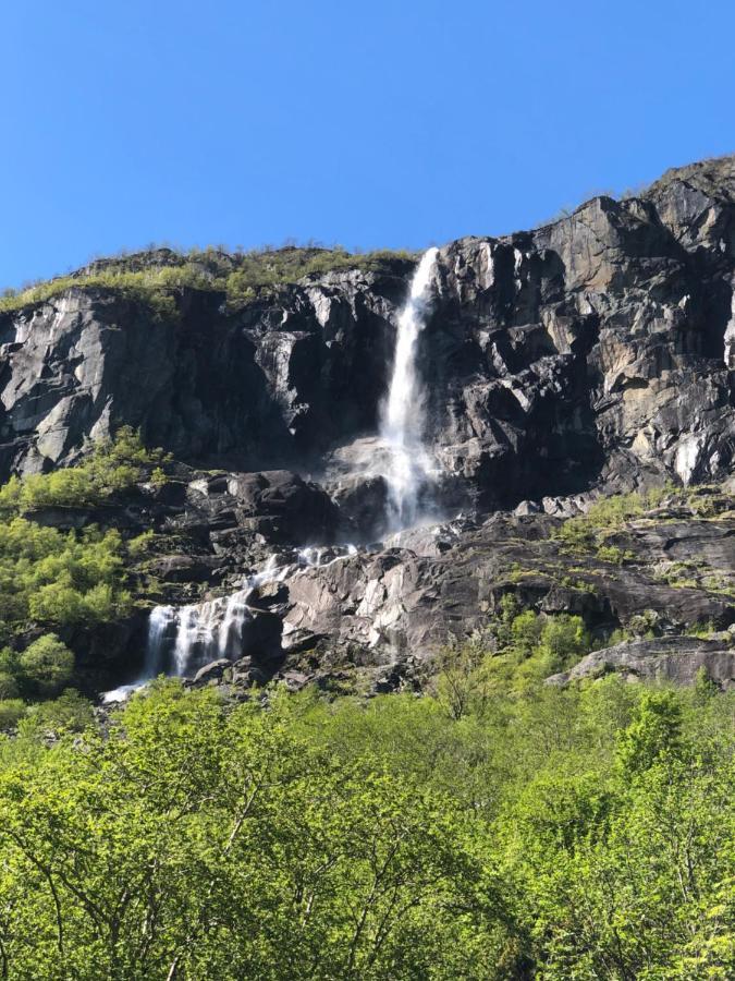 Melkevoll Bretun Camping Briksdalsbre Экстерьер фото