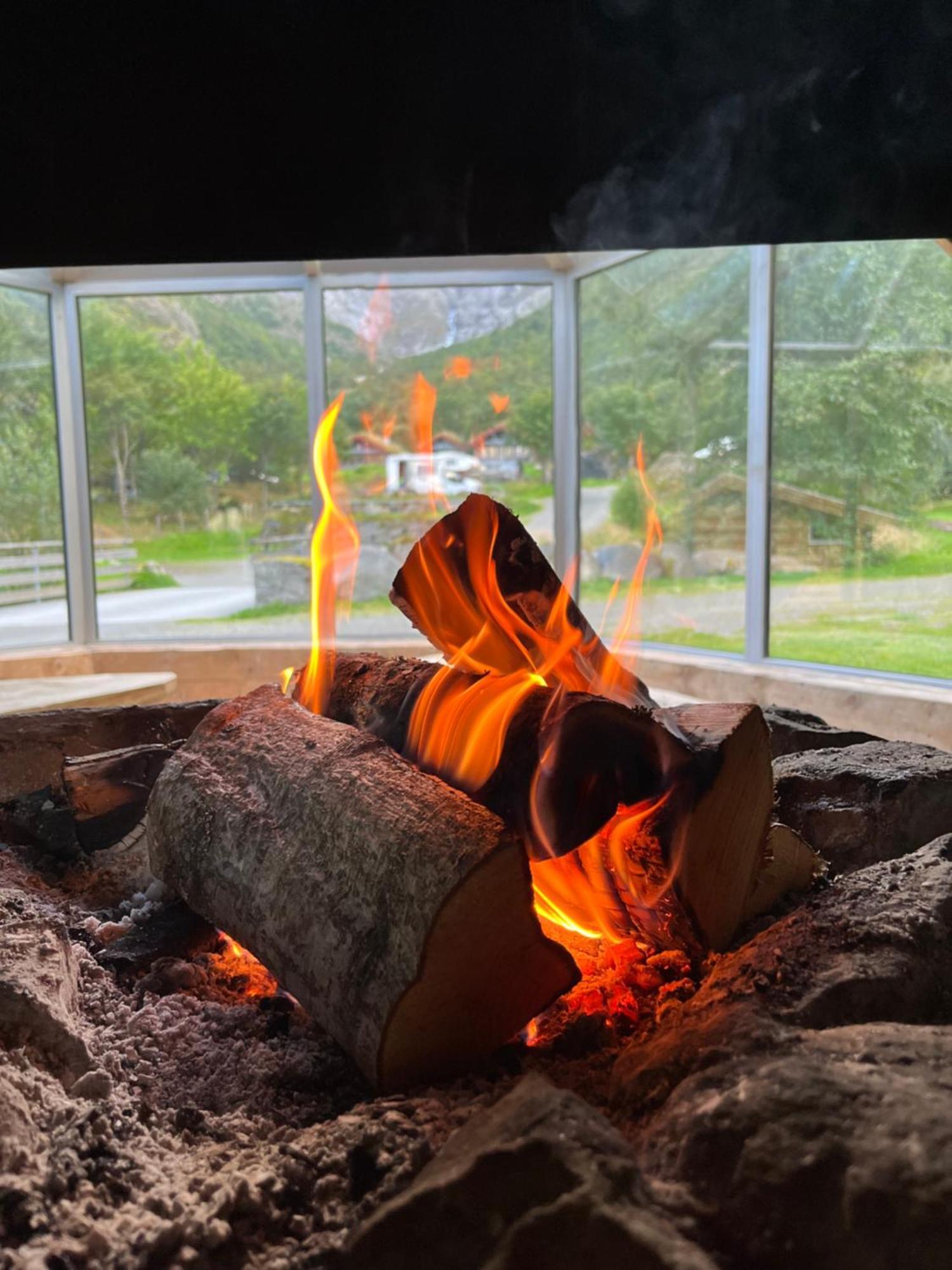 Melkevoll Bretun Camping Briksdalsbre Экстерьер фото