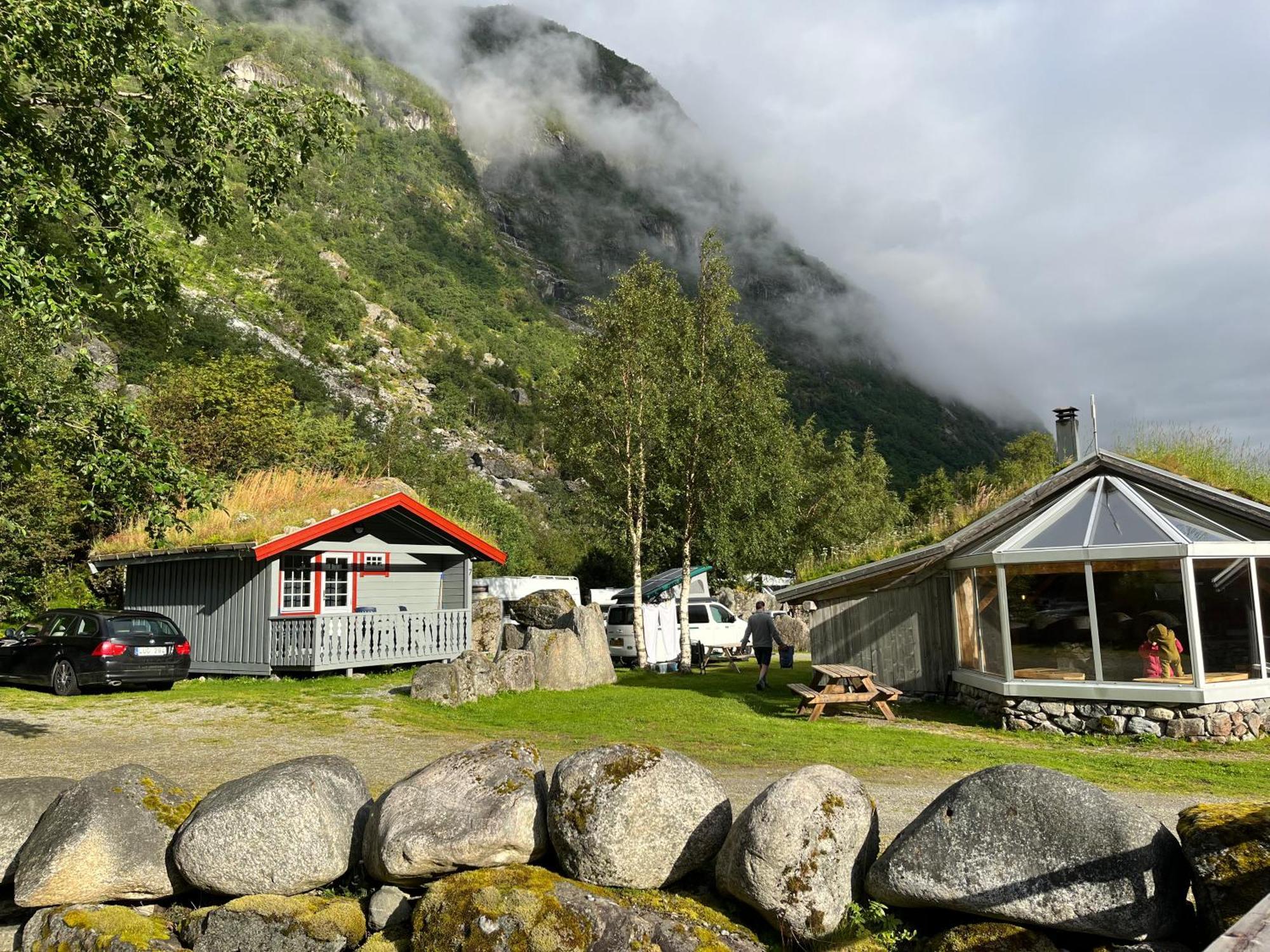 Melkevoll Bretun Camping Briksdalsbre Экстерьер фото