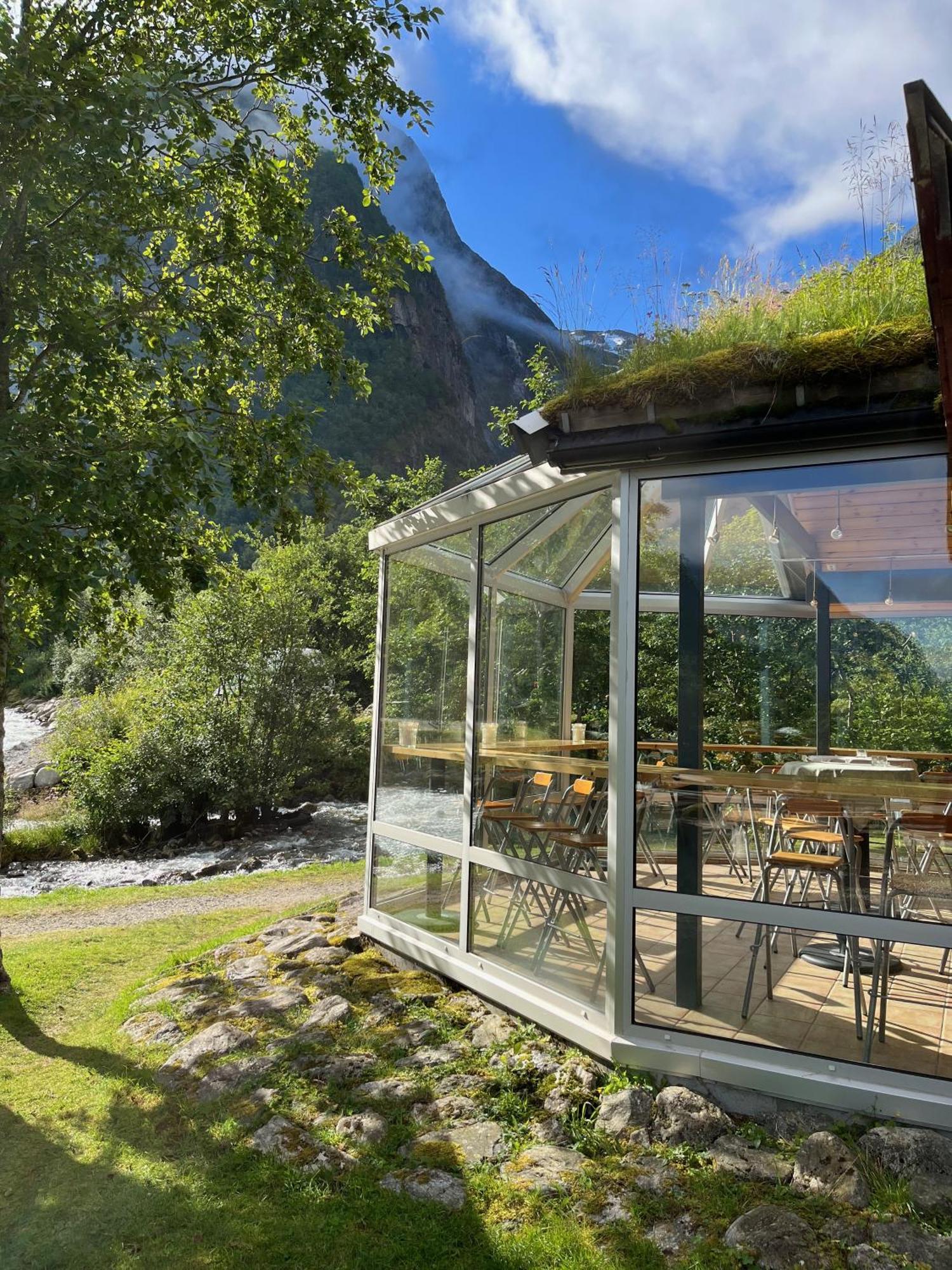 Melkevoll Bretun Camping Briksdalsbre Экстерьер фото